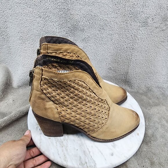 Diba True Shoes Womens Size 7.5 Brown Leather Ankle Boots - Picture 4 of 12